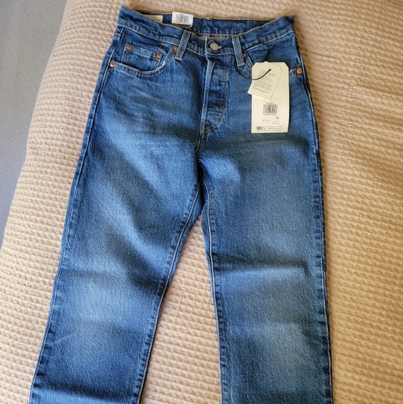 Levi's 501 Cropped Jeans - Picture 2 of 4